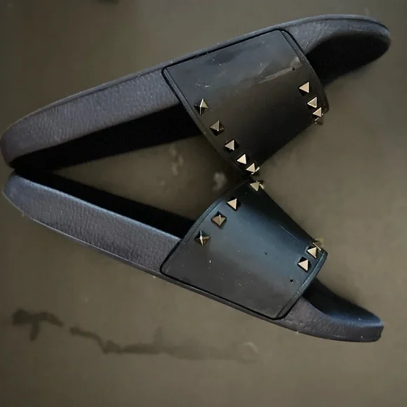 Valentino Garavani Rockstud Pool Slides - Picture 4 of 9